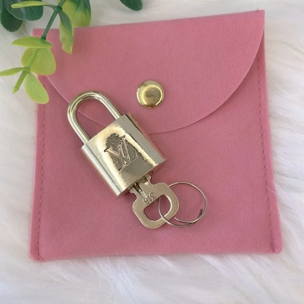 Louis Vuitton Padlock and‎ Key # 318